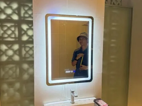 Kemasan vanity dan aksesori bilik air