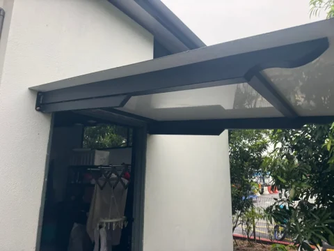 Struktur awning dan panel bumbung porch kediaman